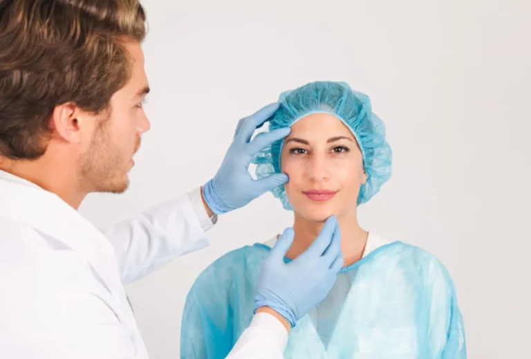 doctor-patient-woman-face-hifu-therapy-website